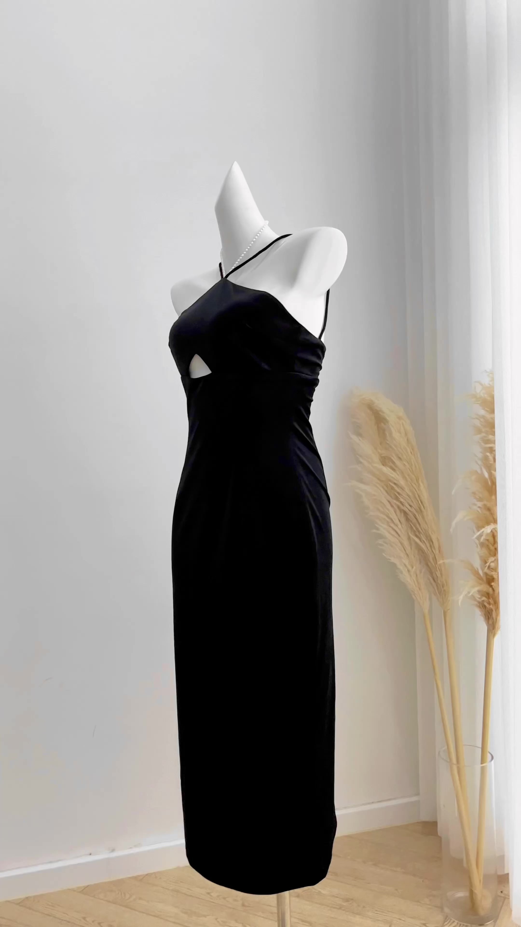 Naomi Freshwater Pearl Velvet Dress - Black